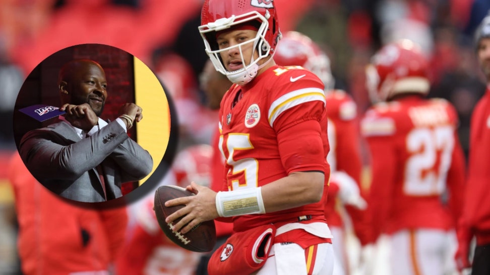 Dante Hall Upset Kids Had To See Patrick Mahomes Yell At Chiefs