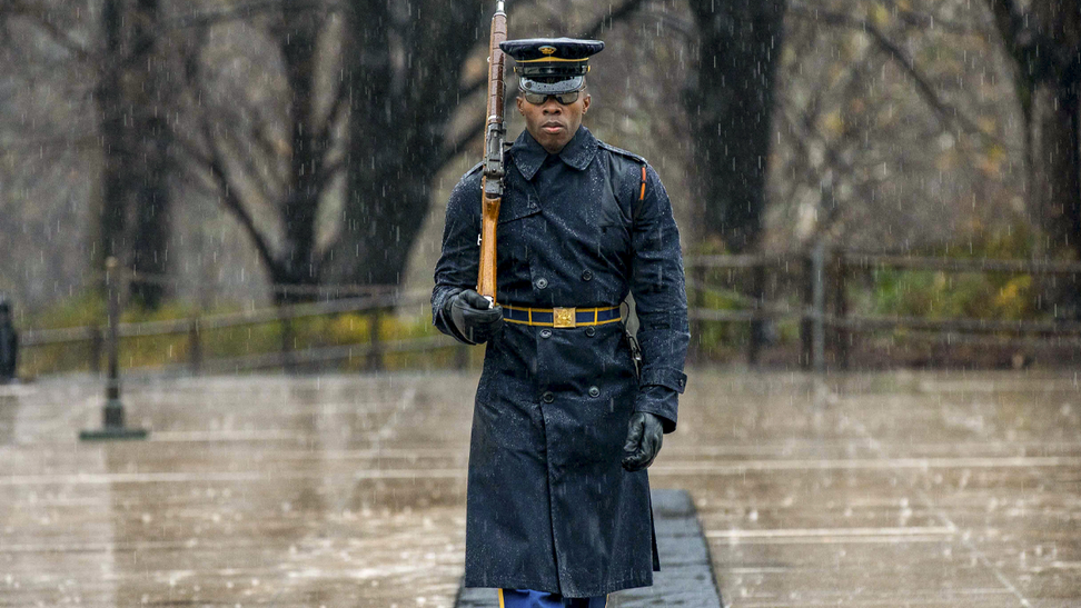 tomb-of-the-unknown-soldier-arlington-guard-sentinel-storm-wind-rain-march-video