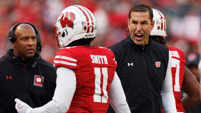 Luke Fickell plans on bringing in Mike Vrabel to help with the program. (Credit: Jeff Hanisch-USA TODAY Sports)