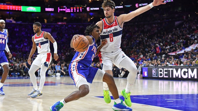 Philadelphia 76ers PG Tyrese Maxey is defended by Washington Wizards SF Deni Avdija at Wells Fargo Center. (Eric Hartline-USA TODAY Sports)