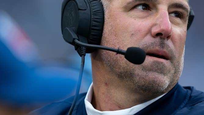 Mike Vrabel will help with the Wisconsin Badgers, according to Luke Fickell. (Credit: The Tennessean via USA Today Sports)