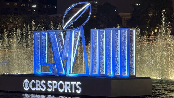 The scenes outside of the Bellagio for the Super Bowl are incredible. (Credit: Kirby Lee-USA TODAY Sports)