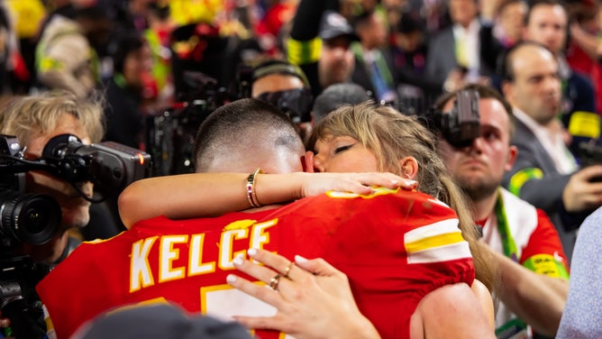 Travis Kelce donates money