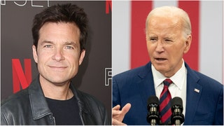 Jason Bateman wore a ridiculous outfit to an event with Joe Biden, Barack Obama and Bill Clinton. See a photo of the outfit. (Credit: Getty Images)