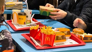 tow truck drivers brawl with police over mcdonalds french fries