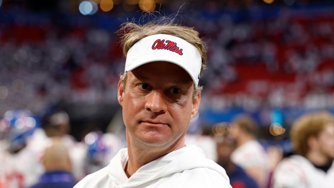 Lane Kiffin brutally trolls Auburn after loss to Yale. (Photo by Joe Robbins/Icon Sportswire via Getty Images)