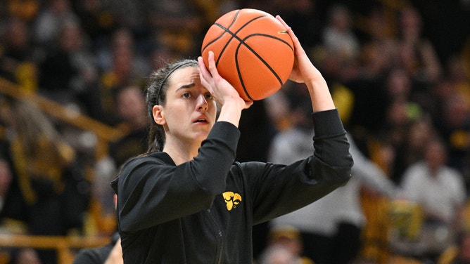 Iowa Hawkeyes guard Caitlin Clark warms up before the game against the Ohio State Buckeyes at Carver-Hawkeye Arena.