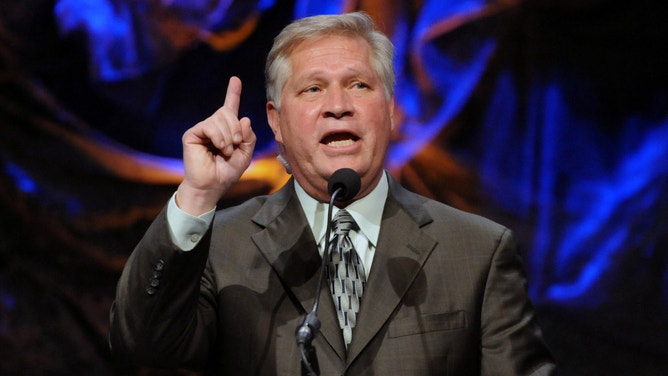 Longtime ESPN NFL reporter Chris Mortensen passed away at age 72 on Sunday morning, according to the network.