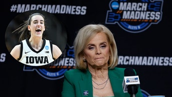 Kim Mulkey Shared Hilarious Message With Caitlin Clark During Handshake Line