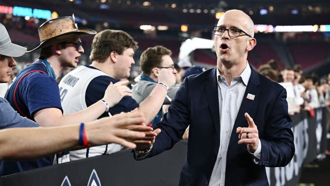 Dan Hurley said that he sounded like a 'Donkey' while trying to be evasive about Kentucky opening.