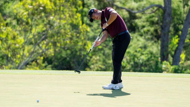 Byeong Hun An putts on the 18th hole during The Sentry 2024 at Kapalua Golf - The Plantation Course in Hawaii. (Kyle Terada-USA TODAY Sports)