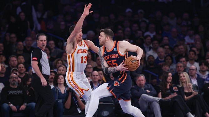 New York Knicks C Isaiah Hartenstein to the hoop on Atlanta Hawks SG Bogdan Bogdanovic at Madison Square Garden. (Vincent Carchietta-USA TODAY Sports)
