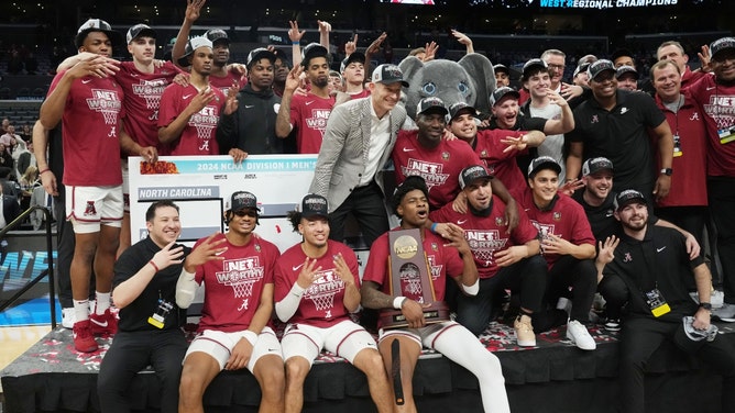 The Alabama Crimson Tide celebrate after defeating the Clemson Tigers the West Regional Final of the 2024 NCAA Tournament at Crypto.com Arena in Los Angeles. (Kirby Lee-USA TODAY Sports)