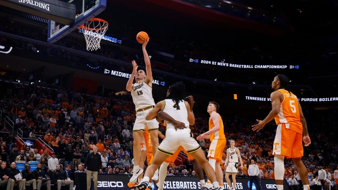 Purdue Boilermakers C Zach Edey shoots a baby hook vs. the Tennessee Volunteers during the 2024 NCAA Tournament Midwest Regional Championship at Little Caesars Arena in Michigan. (Rick Osentoski-USA TODAY Sports)