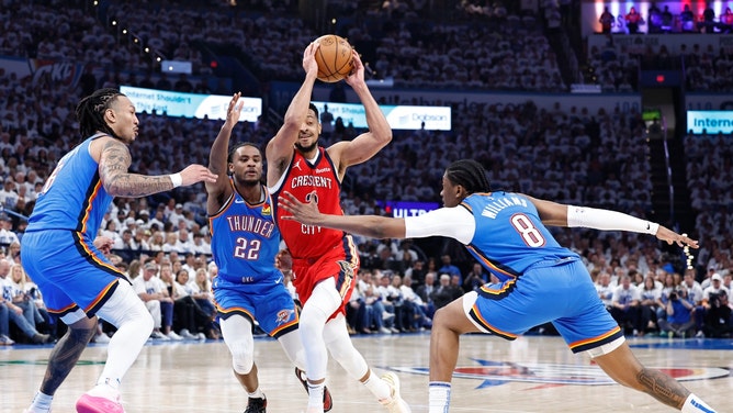 New Orleans Pelicans SG CJ McCollum attacks the paint vs. the Oklahoma City Thunder in Game 2 of the 1st round for the 2024 NBA playoffs at Paycom Center. (Alonzo Adams-USA TODAY Sports)