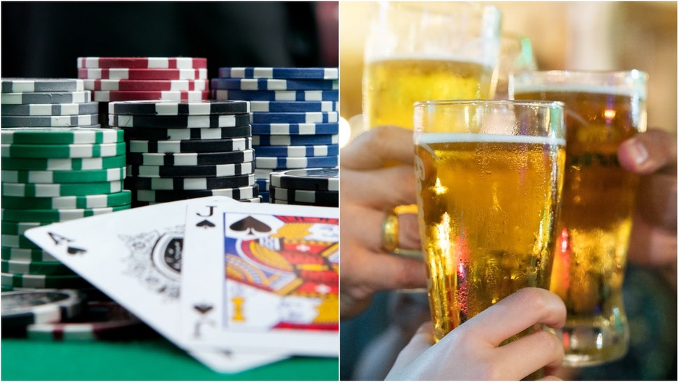What's the deal with free drinks while gambling in Las Vegas? (Credit: Getty Images)