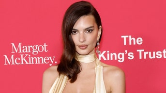Emily Ratajkowski Had A Lot Of Confidence In Her Dress As She Hit The Red Carpet Without A Bra