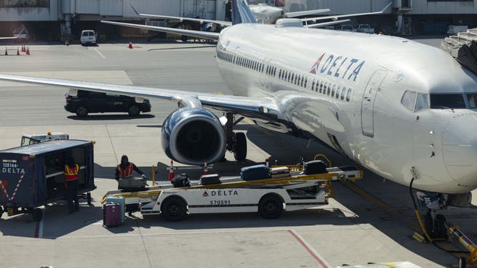 Video Of Airline Workers Chucking College Golf Team's Golf Bags Is Horrifying