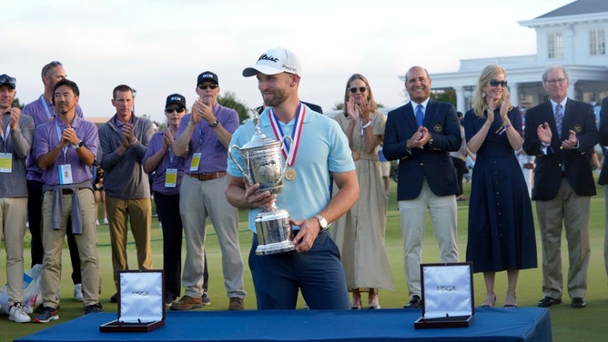 Wyndham Clark holds the championship trophy after winning the 2203 U.S. Open at Los Angeles Country Club. (Michael Madrid-USA TODAY Sports)