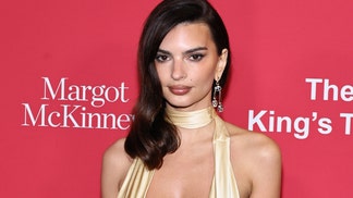 Emily Ratajkowski Celebrates Her Birthday In A Bathtub Without Any Clothes On