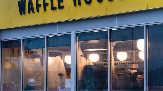 Wigs & Plates Sent Flying During Wild Waffle House Brawl In Florida