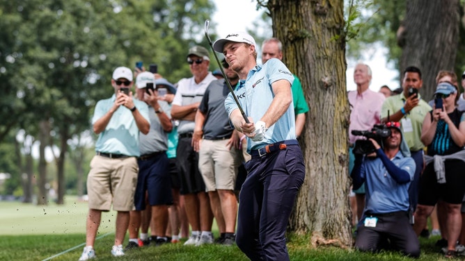 Will Zalatoris hits the ball out of rough during the 2022 Rocket Mortgage Classic at the Detroit Golf Club. (Junfu Han/USA TODAY NETWORK)