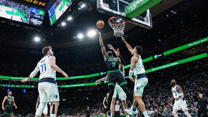 Boston Celtics SF Jaylen Brown gets to the hoop on the Dallas Mavericks at TD Garden. (David Butler II-USA TODAY Sports)