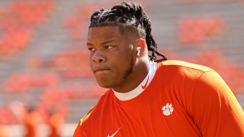 Clemson DL Peter Woods Squats 700 Pounds Like It's Nothing