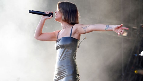 Country singer Maren Morris had America buzzing last weekend when she went commando during her show. 