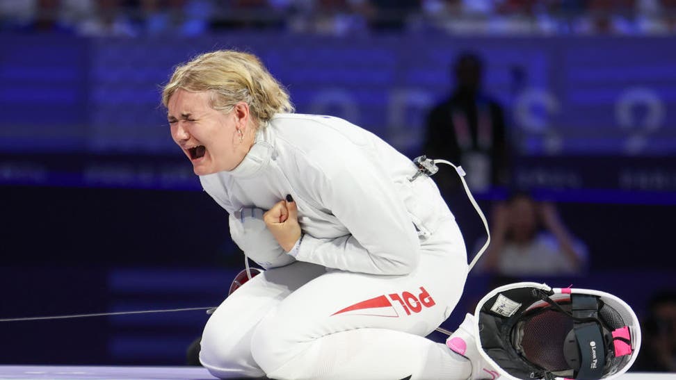 Polish Fencer Aleksandra Jarecka Has Wild Celebration After Winning Bronze