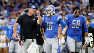 Detroit Lions head coach Dan Campbell talks with QB Jared Goff during action against the San Francisco 49ers, Sunday, September 12, 2021 at Ford Field. Lions 49ers

