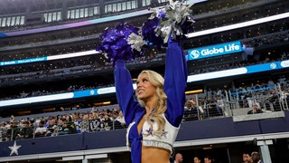 Hooters Sara Is Slinging Wings