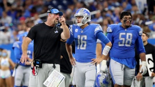 Detroit Lions head coach Dan Campbell talks with QB Jared Goff during action against the San Francisco 49ers, Sunday, September 12, 2021 at Ford Field. Lions 49ers

