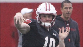 Wisconsin QB Tyler Van Dyke took all the first team reps in a team scrimmage. Will he start over Braedyn Locke? (Credit: USA Today Sports Network)