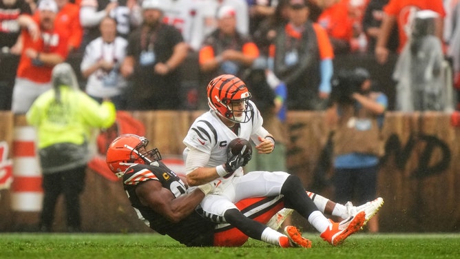 Browns DE Myles Garrett sacks Cincinnati Bengals QB Joe Burrow at Cleveland Browns Stadium in Cleveland in Ohio. (Kareem Elgazzar/The Enquirer/USA TODAY NETWORK)