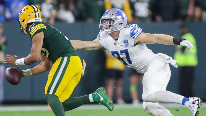 Lions DE Aidan Hutchinson chases down Packers QB Jordan Love for a sack at Lambeau Field in Green Bay, Wisconsin. (Tork Mason/USA TODAY NETWORK-Wisconsin)