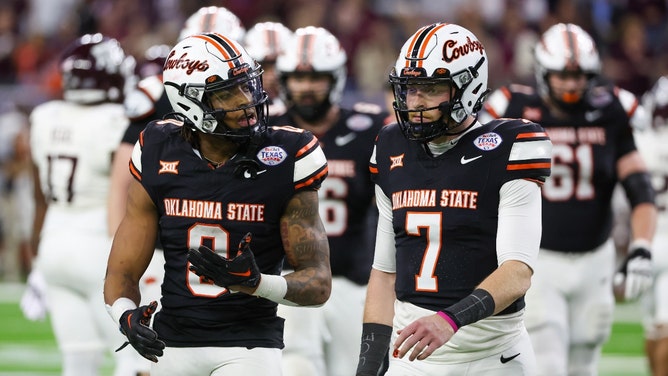 Oklahoma State Cowboys RB Ollie Gordon talks to QB Alan Bowman during a game vs. the Texas A&M Aggies. (Thomas Shea-USA TODAY Sports)