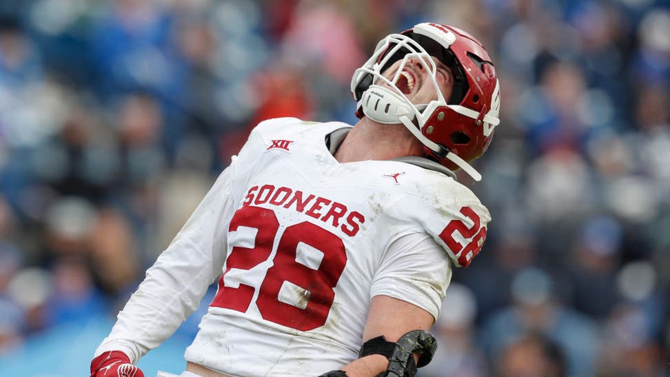 Oklahoma linebacker Danny Stutsman gave a portion of his NIL earnings to the Sooners walk-on players