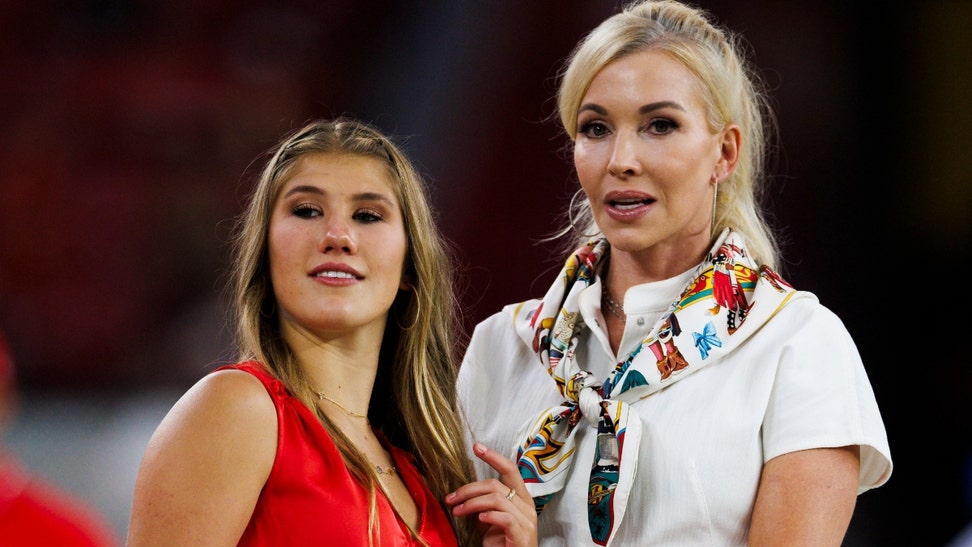 chiefs heiress ava hunt tavia hunt smu cheerleading