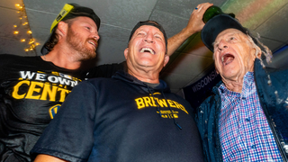 Bob Uecker, 90, Pees Pants During Brewers Champagne Celebration