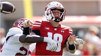 Wisconsin football fans want offensive coordinator Phil Longo fired. Will Longo be fired? What are people saying? (Credit: Getty Images)