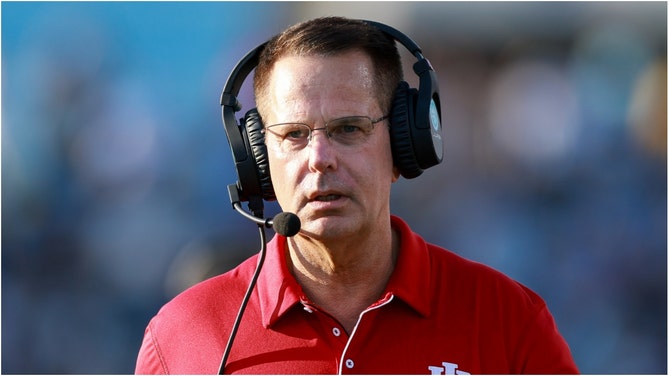 Can Indiana football coach Curt Cignetti lead the Hoosiers to a win at Notre Dame?