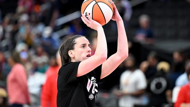 WASHINGTON, DC - SEPTEMBER 19: Caitlin Clark #22 of the Indiana Fever warms up before the game against the Washington Mystics at Capital One Arena on September 19, 2024 in Washington, DC. NOTE TO USER: User expressly acknowledges and agrees that, by downloading and or using this photograph, User is consenting to the terms and conditions of the Getty Images License Agreement. (Photo by Greg Fiume/Getty Images)