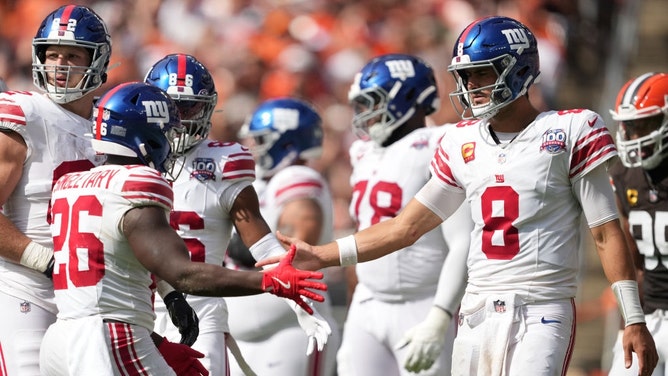 New York Giants RB Devin Singletary and QB Daniel Jones high-five vs. the Browns in NFL Week 3 at Cleveland Browns Stadium in Ohio. (Nic Antaya/Getty Images)
