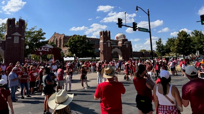 Oklahoma fans know how to tailgate, and let Tennessee fans join in on the fun. Via: Trey Wallace