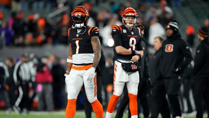 Cincinnati Bengals WR Ja'Marr Chase and QB Joe Burrow warm up before an NFL playoff game vs. the Baltimore Ravens at Paycor Stadium in Ohio. (Kareem Elgazzar/The Enquirer/USA TODAY NETWORK)