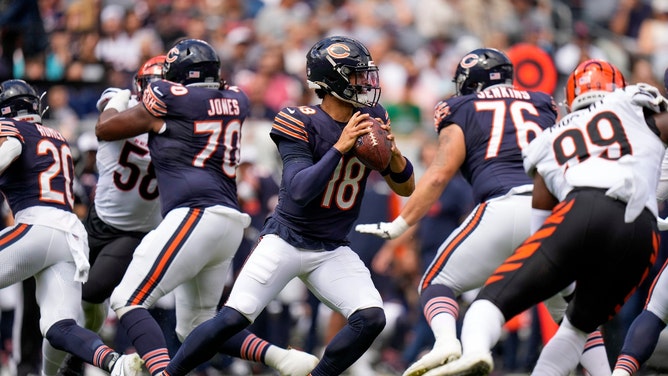 Chicago Bears, and betting favorite for 2024-25 NFL Offensive Rookie of the year, QB Caleb Williams drops back to throw vs. the Cincinnati Bengals at Soldier Field in preseason. (Sam Greene/The Enquirer/USA TODAY NETWORK)