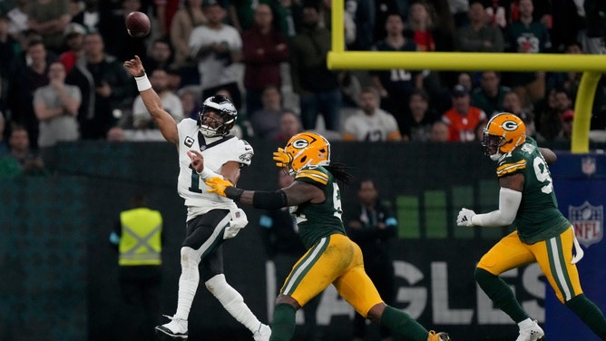 Philadelphia Eagles QB Jalen Hurts throws on the run vs. the Green Bay Packers at Neo Quimica Arena in Sao Paulo, Brazil. (Kirby Lee-Imagn Images)