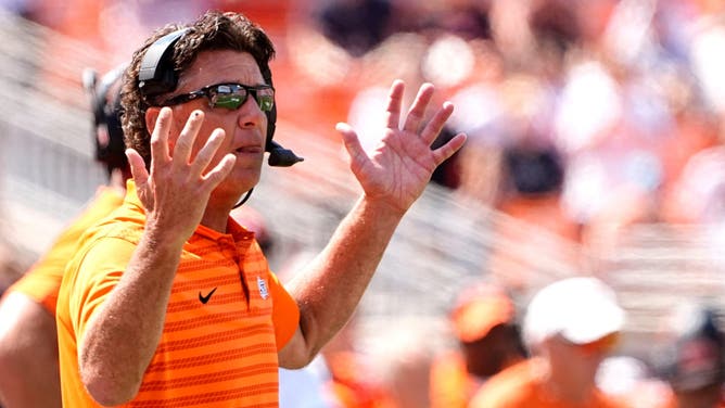 Mike Gundy (Credit: SARAH PHIPPS/THE OKLAHOMAN / USA TODAY NETWORK)