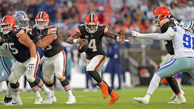 Cleveland Browns QB Deshaun Watson escapes the pocket in an NFL Week 1 game against the Dallas Cowboys at Huntington Bank Field in Ohio. (Jeff Lange/USA TODAY NETWORK)